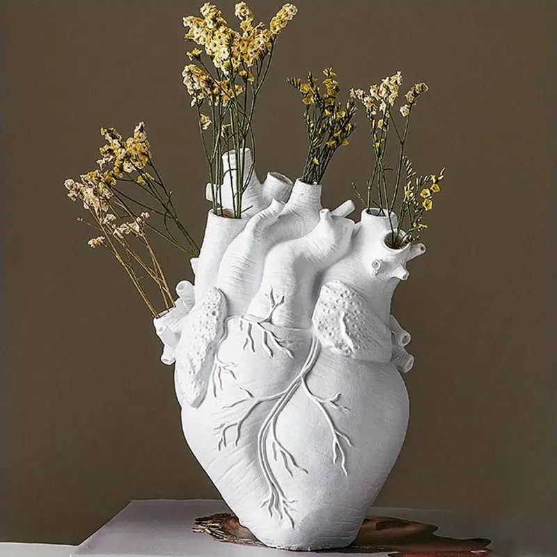 Eric - heart vase in different colors