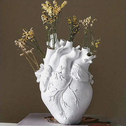 Eric - heart vase in different colors